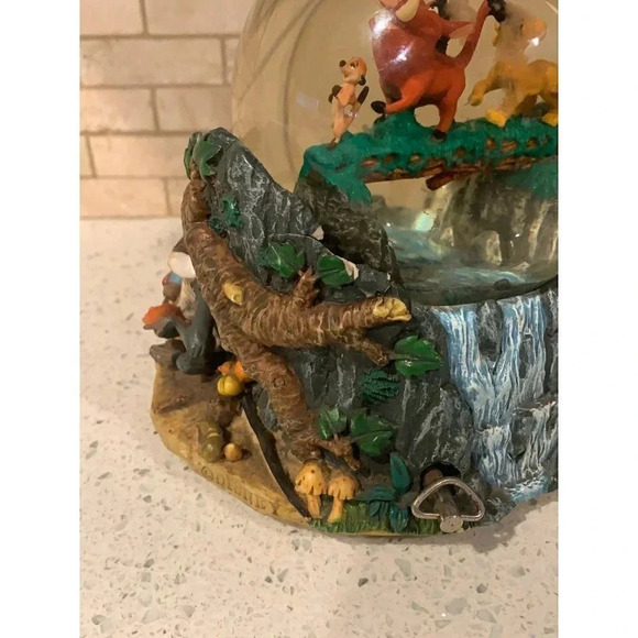 Snowglobe Lion King Simba Timon Pumba Rafiki Hakuna Matata Pride Lands Disney. - Picture 6 of 8